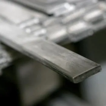 Barra chata de aço em detalhe