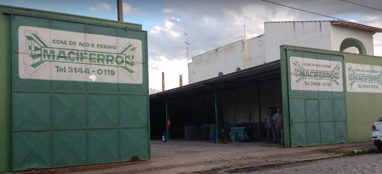Loja e depósito da Maciferro no Centro de Cruzeiro/SP