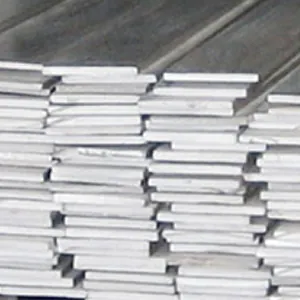 Barras de ferro chato empilhadas